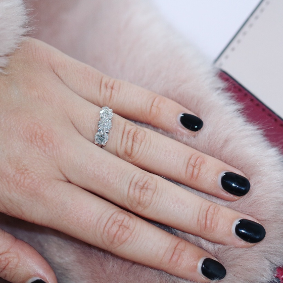 Femme avec bague de BAUNAT