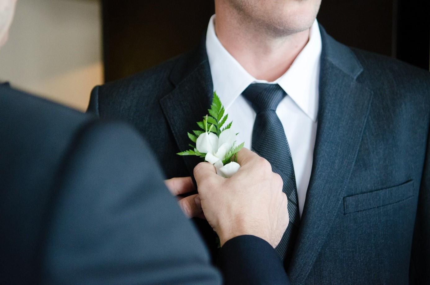 Een huwelijk plannen tot in de perfectie, het bloemetje in het borstzakje incluis - BAUNAT