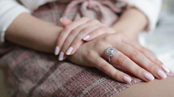 Woman wearing a diamond ring from BAUNAT