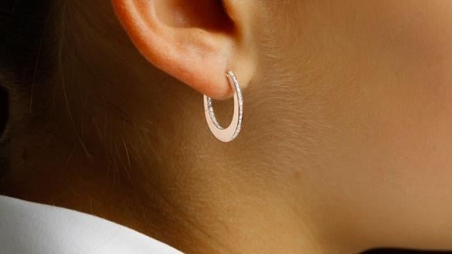 Buy your pair of diamond earrings now