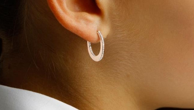 Buy your pair of diamond earrings now