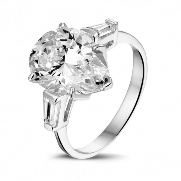 pear cut diamond - A pear diamond has an elegant appearance.