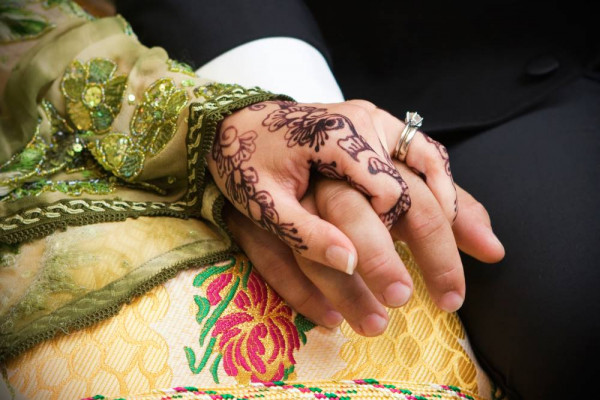 Wedding abroad in typical Moroccan dress. - BAUNAT