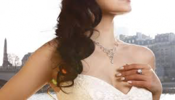 Bride with shiny ring and beautiful gold chain for ladies from BAUNAT