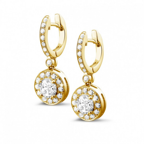 Diamond earrings from BAUNAT as original gift for Mother's Day