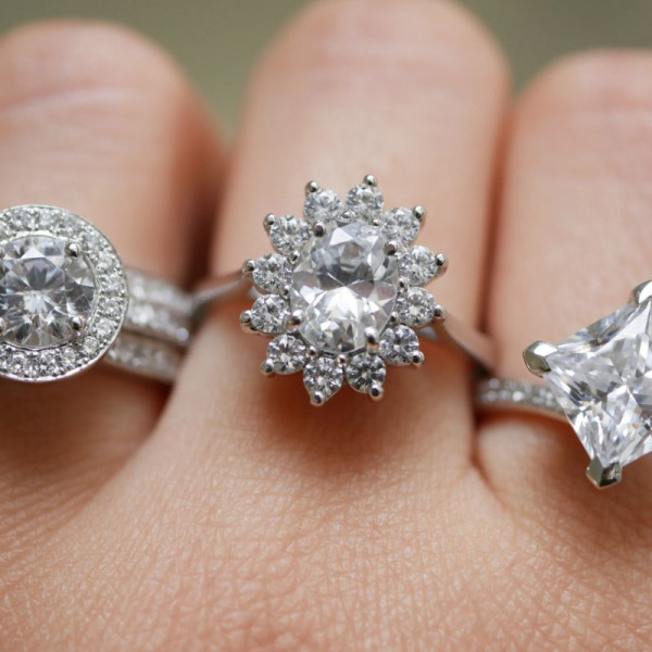 Different BAUNAT diamond rings - Woman wears different BAUNAT rings with round, oval and princess cut diamonds respectively. 