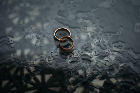lost engagement rings on a surface, being a famous superstition of coming misfortune