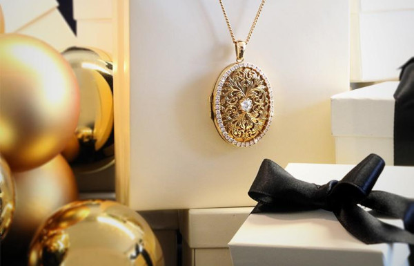 Collana BAUNAT con medaglione in oro giallo - Collana BAUNAT da donna con medaglione in oro giallo