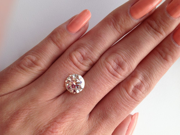 Diamante impeccabile per un anello di fidanzamento - Un diamante grande e impeccabile, perfetto per un anello di fidanzamento di grande effetto.