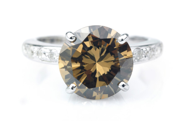 Anello con diamante