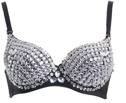 <p>Dal 1996, Victoria's Secret fa notizia con il suo Fantasy Bra annuale, che ogni anno svela un <strong>design mozzafiato con pietre preziose e diamanti.</strong> La prima modella a indossare questa splendida creazione è stata Claudia Schiffer, con un re
