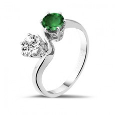 Uno splendido anello di fidanzamento BAUNAT con uno smeraldo e un diamante naturale. 