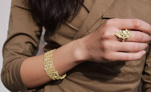 Model wearing a woman's wedding ring from the BAUNAT Flowers collection.