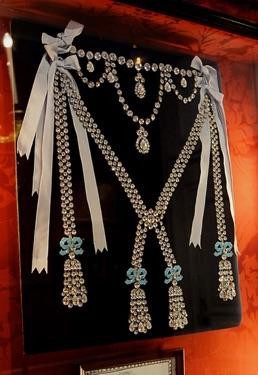 Marie Antoinette’s luxurious diamond necklace set of four long braided strands with light-blue bows. - History Jewellery