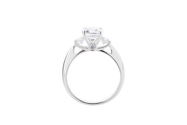 3D-afbeelding van een ring met briljant van grote waarde - BAUNAT