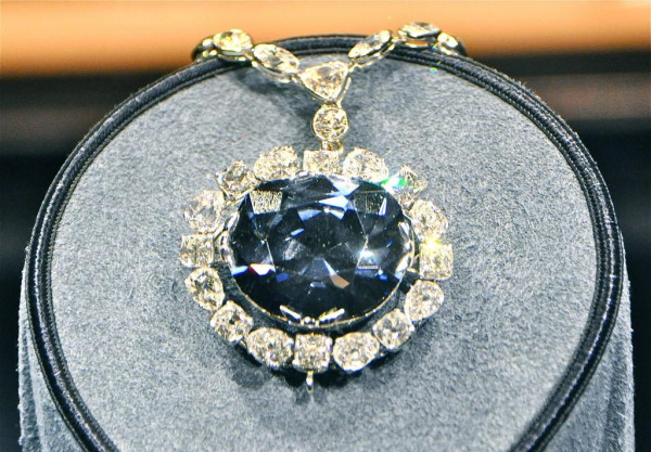 The Hope diamond, one of the most expensive diamonds in the world - BAUNAT - the dazzling blue diamond pendant, the famous Hope Diamond, exhibited on a surface