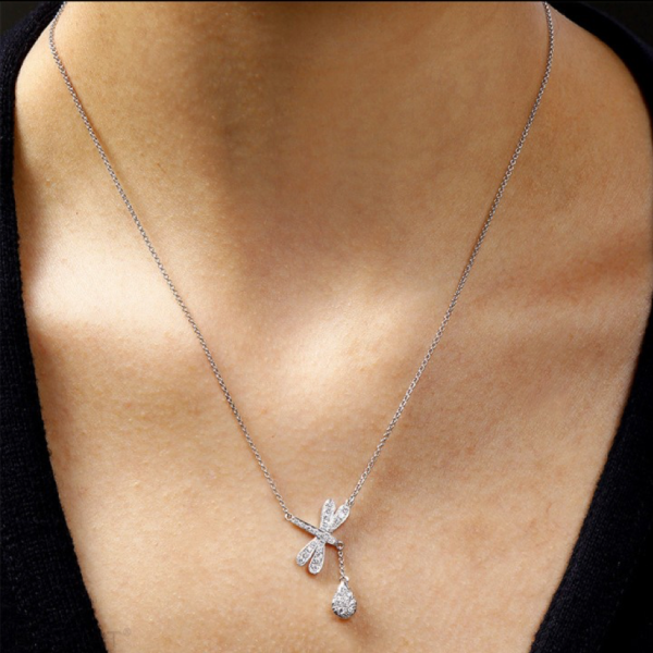 BAUNAT jewellery in white gold, a type of precious metal with a very thin layer of rhodium