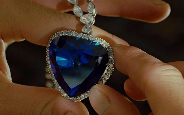 Roses necklace from Titanic, allegedly made from King Louis XVI’s crown jewels, featuring a 56-carat heart shaped blue diamond set in white gold