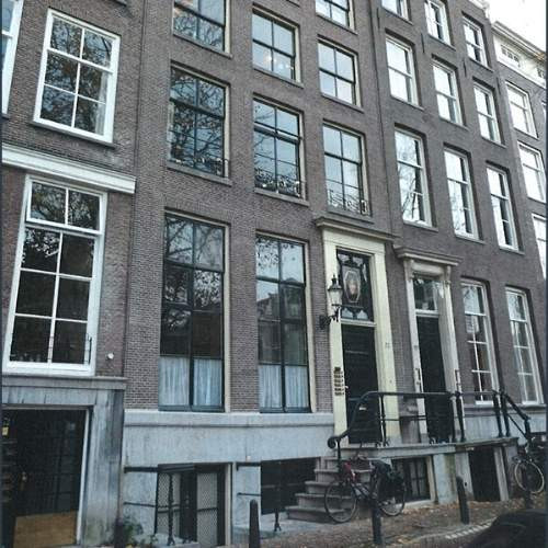 Amsterdam showroom BAUNAT - Pırlanta küpeler satın alabileceğiniz büyük BAUNAT Amsterdam showroomu.