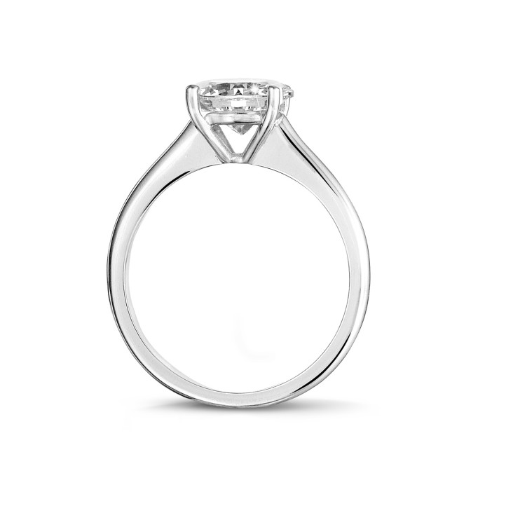 3.00 karat beyaz altın, yuvarlak pırlantalı ve dört çatallı tektaş yüzük