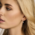 1.04 karat platin oval pırlantalı küpe