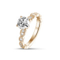 1.00 karat kırmızı altından markiz tasarımlı yuvarlak pırlantalı tektaş istiflenebilir yüzük