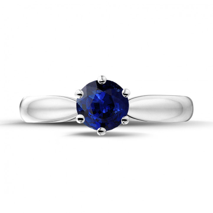 Yuvarlak safirli beyaz altın tektaş yüzük