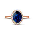 Oval safir ile kırmızı altından halo yüzük