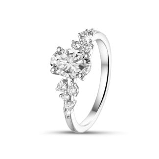 Nişanlılık - 1.00 karat beyaz altından oval pırlantalı tektaş küme yüzük