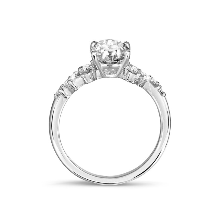 1.00 karat beyaz altından oval pırlantalı tektaş küme yüzük