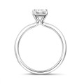 1.00 karat beyaz altından parlak kesim pırlantalı tektaş yüzük