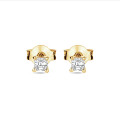 0.30 karat asscher kesim pırlantalı sarı altın tektaş küpe