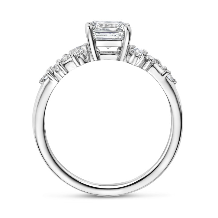 0.70 karat solitaire cluster yüzük. beyaz altın. asscher kesim pırlanta