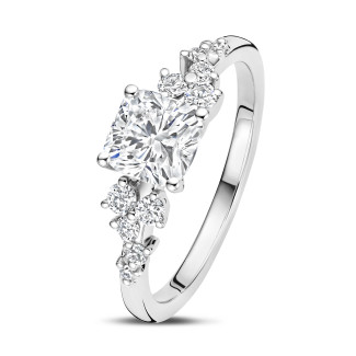 1.20 karat yastık kesim pırlanta ile beyaz altın solitaire cluster yüzük