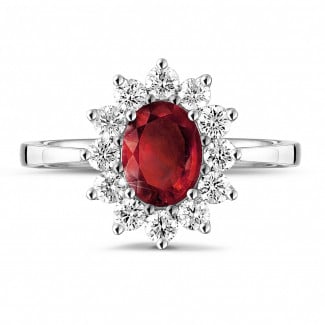Yüzükler - Oval yakut ve yuvarlak pırlantalı platin Entourage yüzük