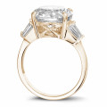 Kırmızı altın beyaz yuvarlak pırlanta ve konik kesim pırlanta yüzük