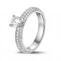 0.50 karat tektaş yüzük (tam set) platin, yanları pırlantalı