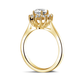 Yüzükler - 0.90 karat oval pırlantalı sarı altın entourage yüzük