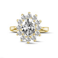 2.85 karat oval pırlantalı sarı altın entourage yüzük