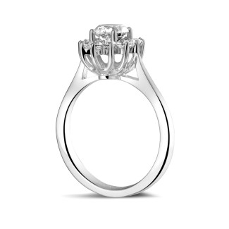 0.90 karat platin oval pırlantalı entourage yüzük