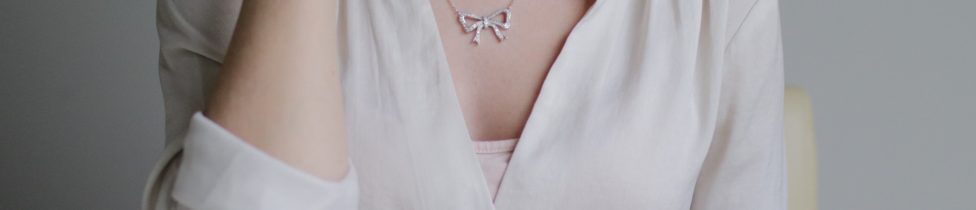 Woman with beautiful ladies necklace from BAUNAT in the shape of a butterfly