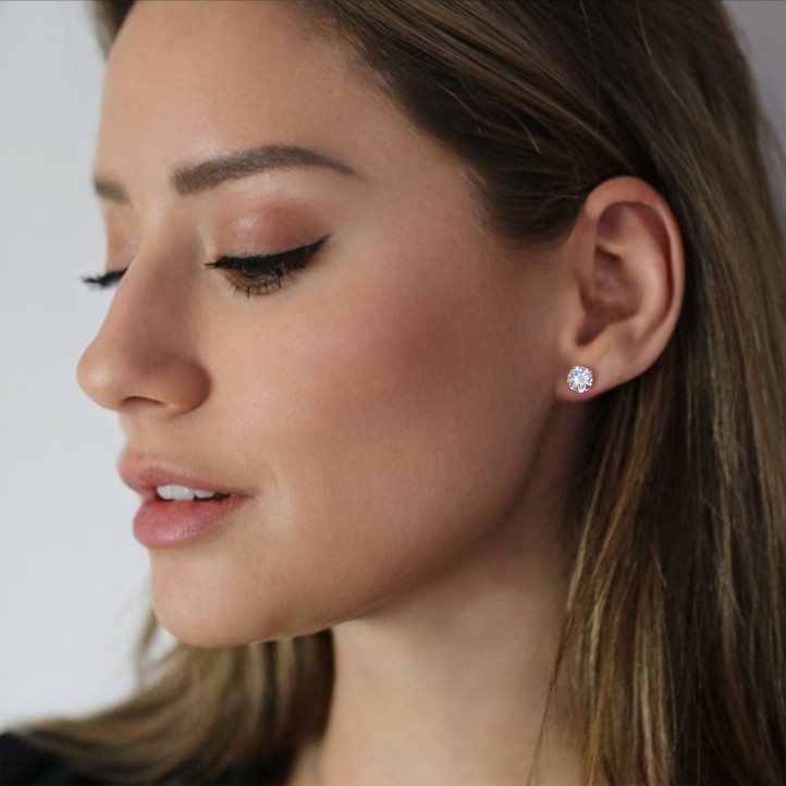 2.50克拉4爪白金钻石耳钉