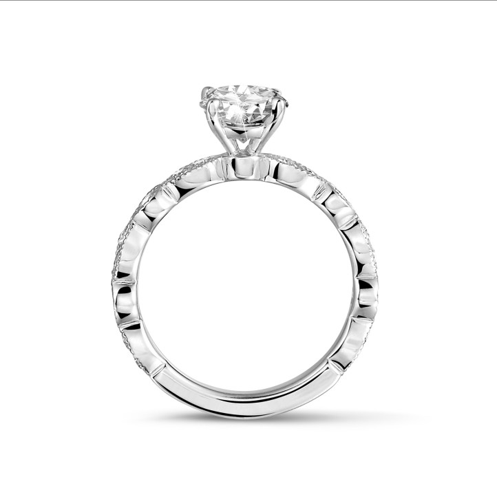 0.70 克拉铂金单钻可叠戴钻戒，镶嵌圆形钻石和榄尖形设计
