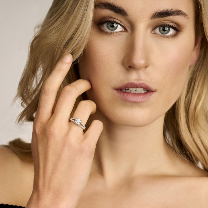 2.00克拉玫瑰金单钻戒指 - 戒托群镶小钻