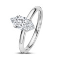 0.70克拉白金马眼形单钻戒指