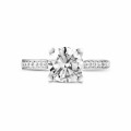 1.50克拉铂金单钻戒指 - 戒托群镶小钻