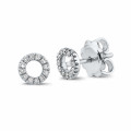 字母O铂金钻石耳环