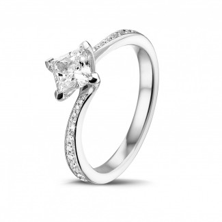 0.70克拉铂金公主方钻戒指 - 戒托群镶小钻