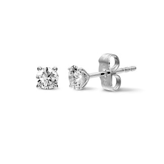 1.00克拉4爪白金钻石耳钉