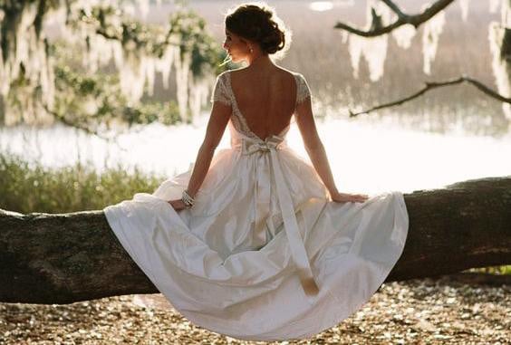 谁可以帮我选择完美的婚纱搭配钻戒？
